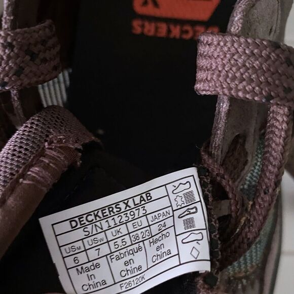 DECKERS X Lab RUNNING SNEAKER LOW US W 7 M 6  Unisex - Picture 8 of 8